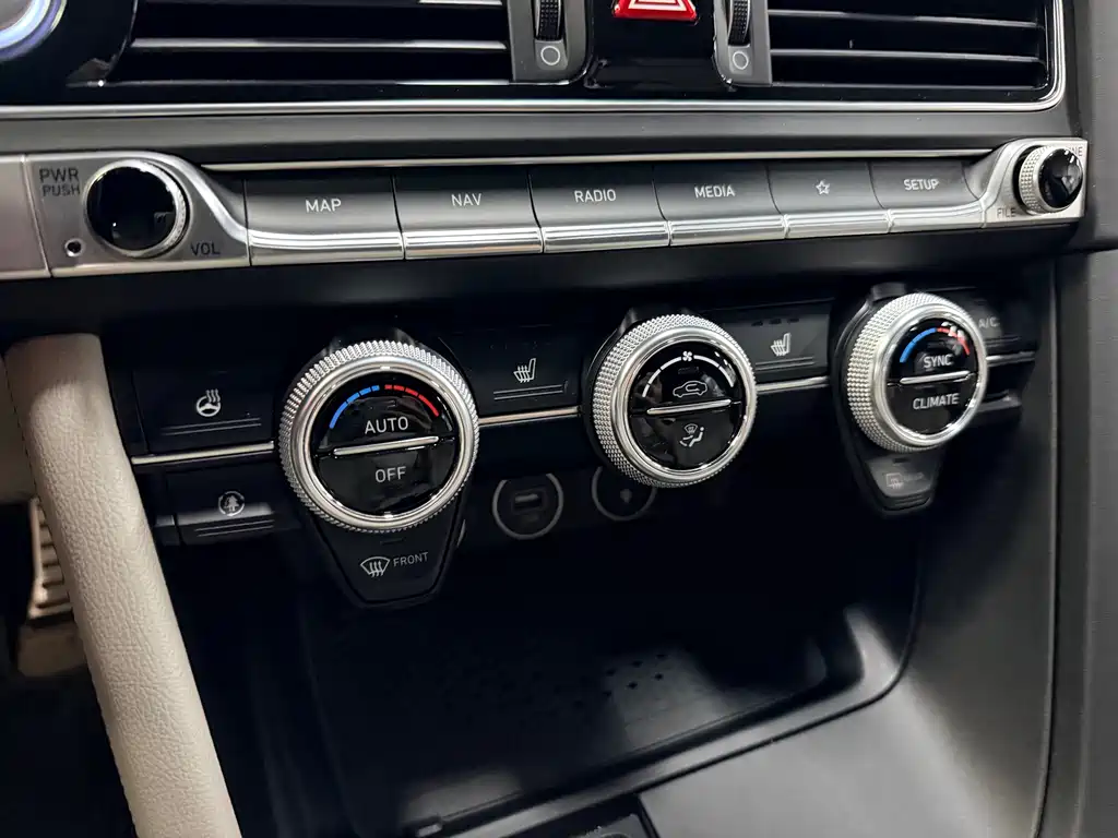 Genesis G70 — миниатюра 10