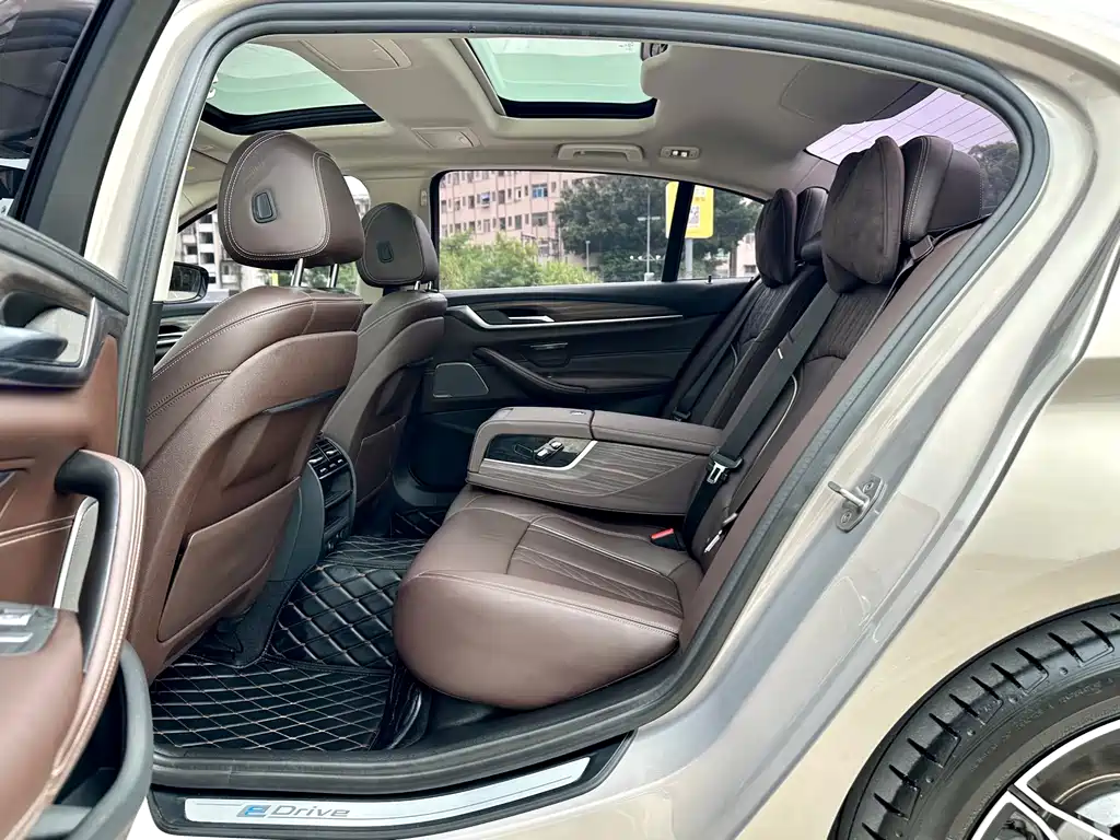 BMW 5 Series New Energy — миниатюра 12