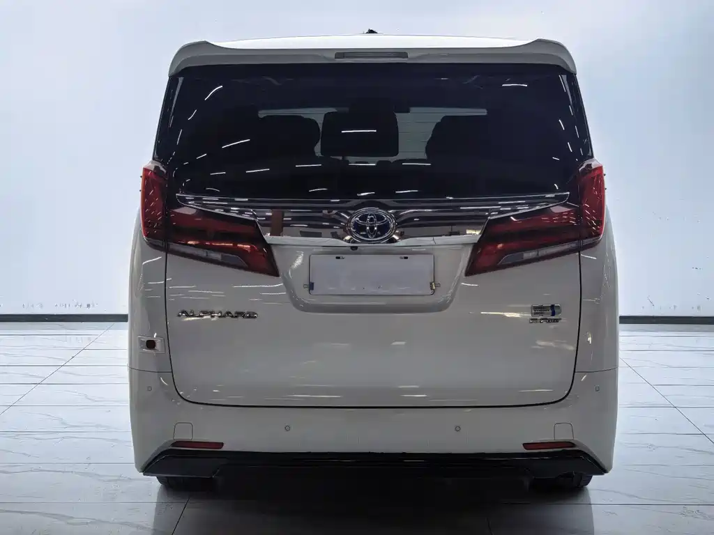 Toyota Alphard — миниатюра 8