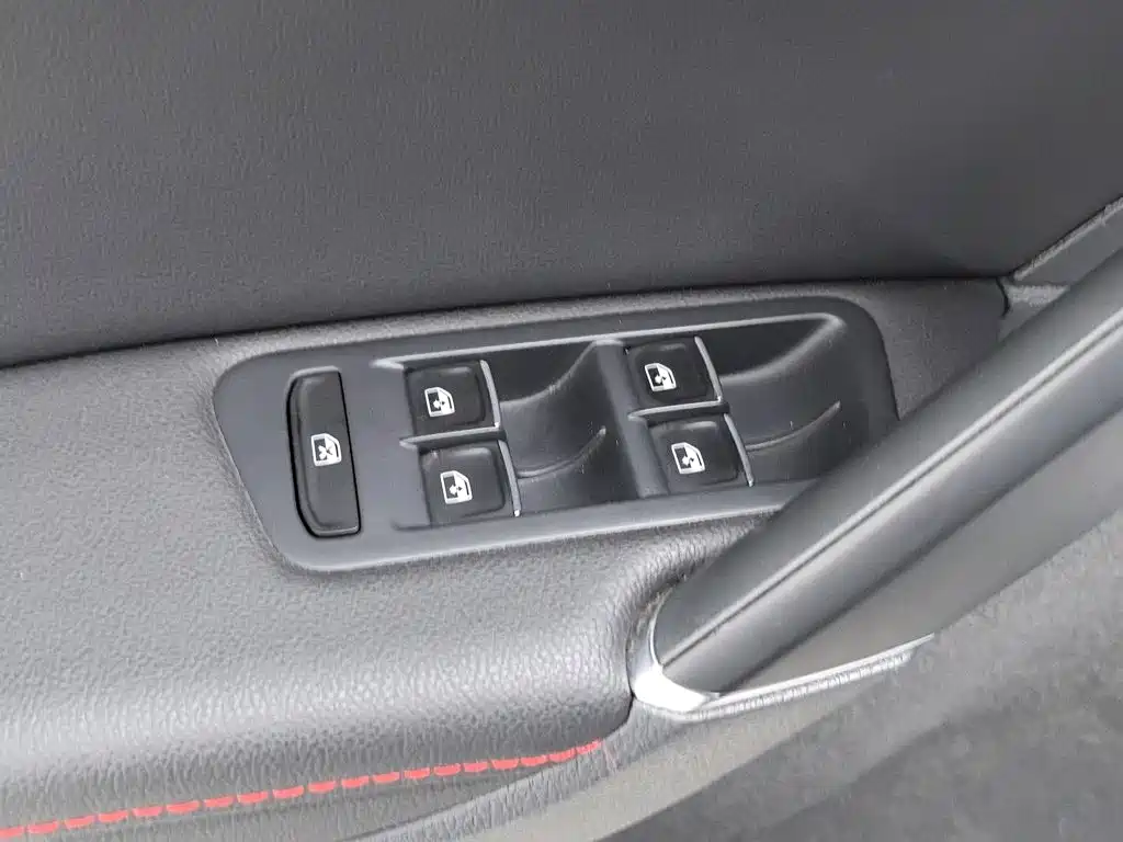 Volkswagen Golf GTI — миниатюра 9