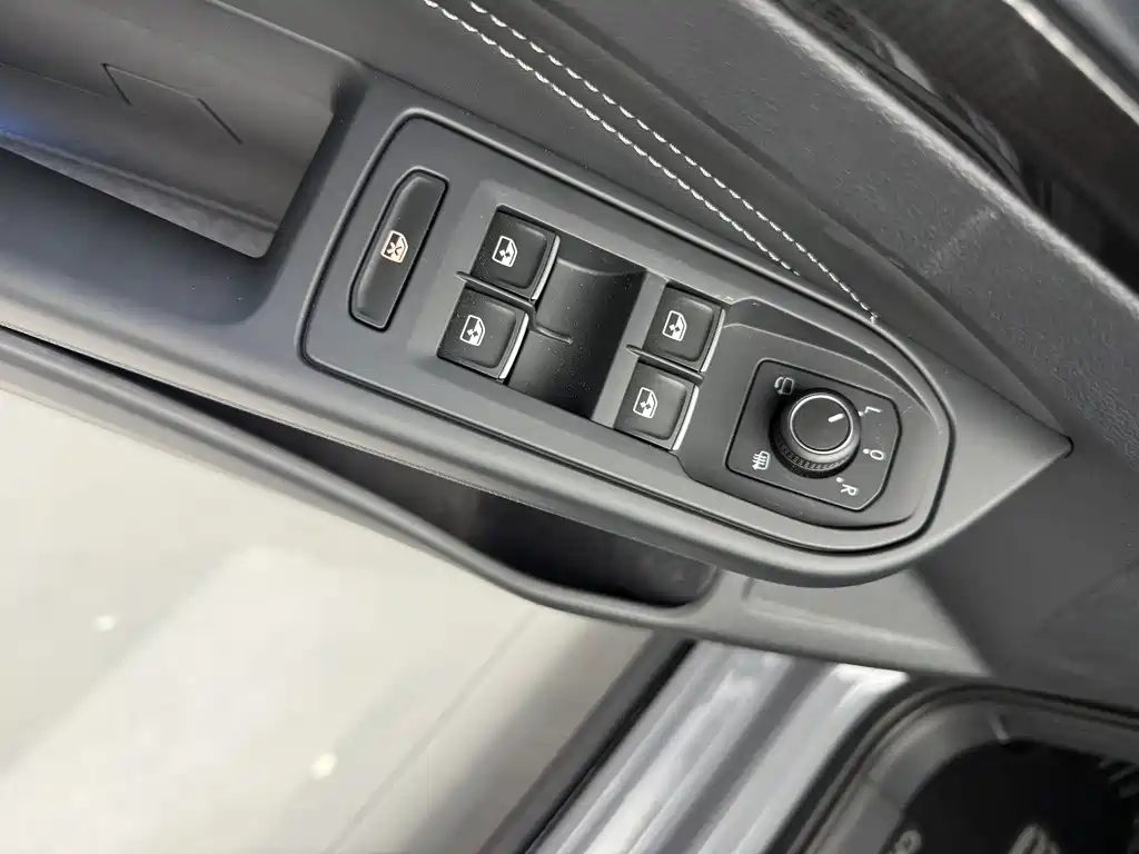 Volkswagen Golf 2023 280TSI DSG R-Line Lite