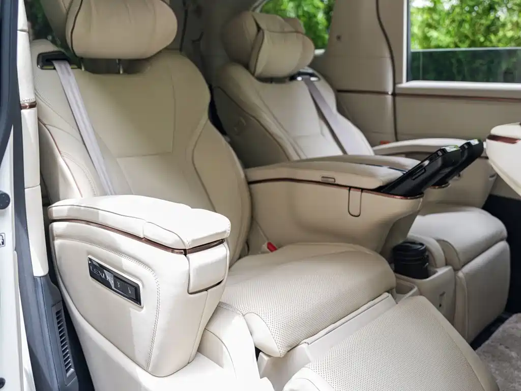 Lexus LM — миниатюра 15