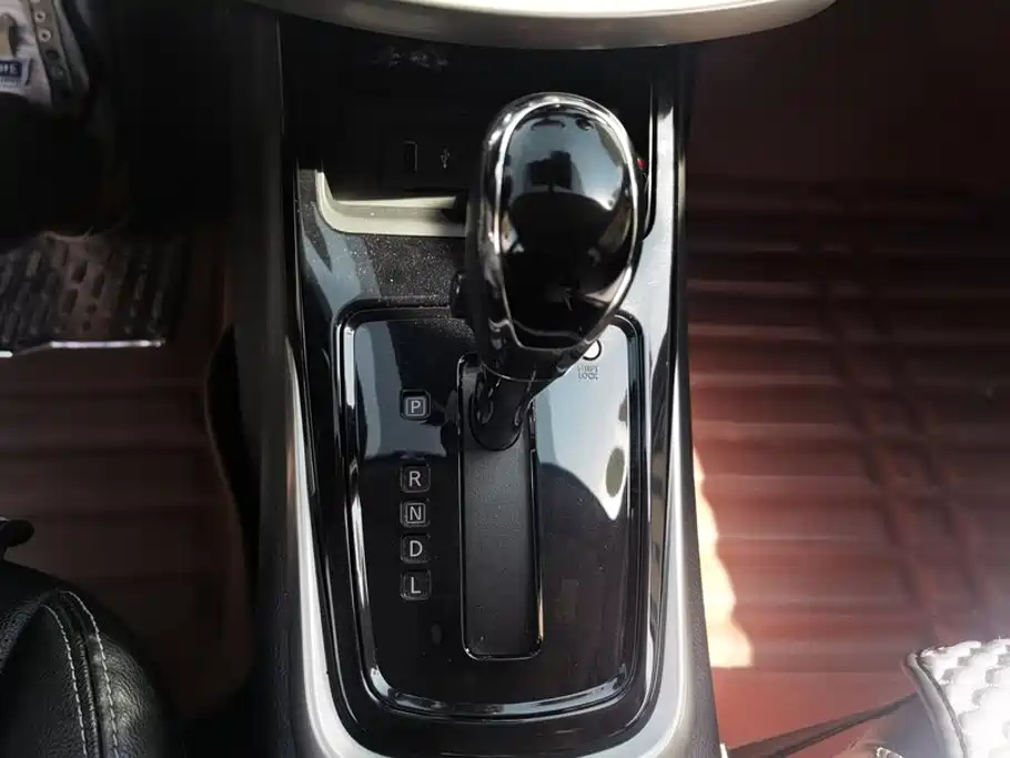 Nissan Tiida — миниатюра 16