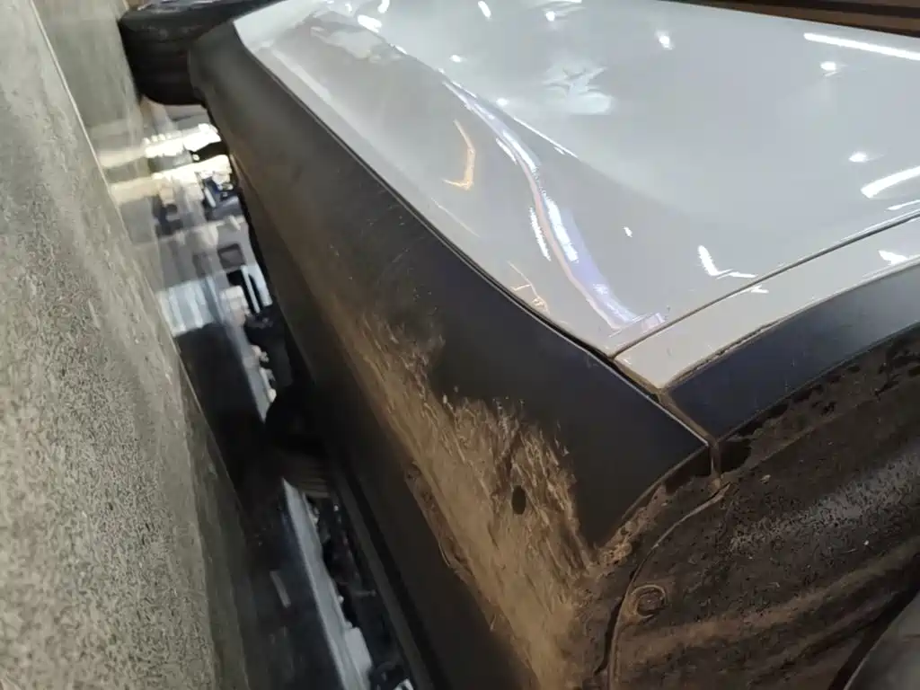 Tesla Model Y — миниатюра 21