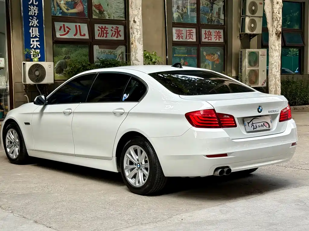 BMW 5 Series — миниатюра 4