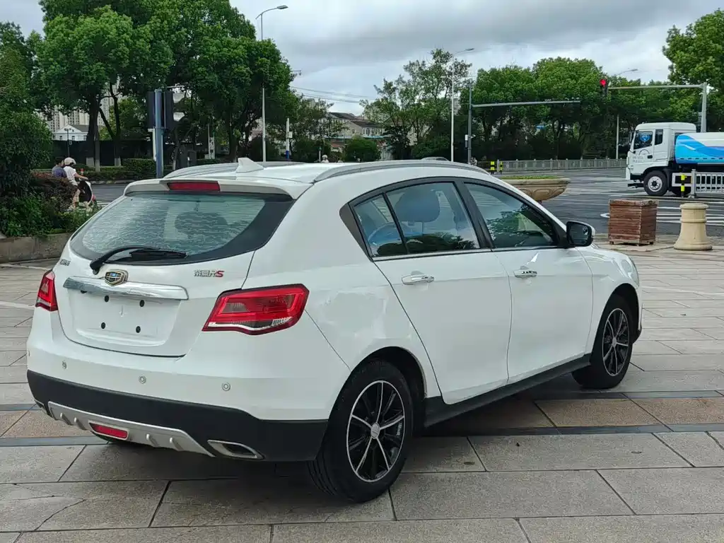 Geely Emgrand — миниатюра 6