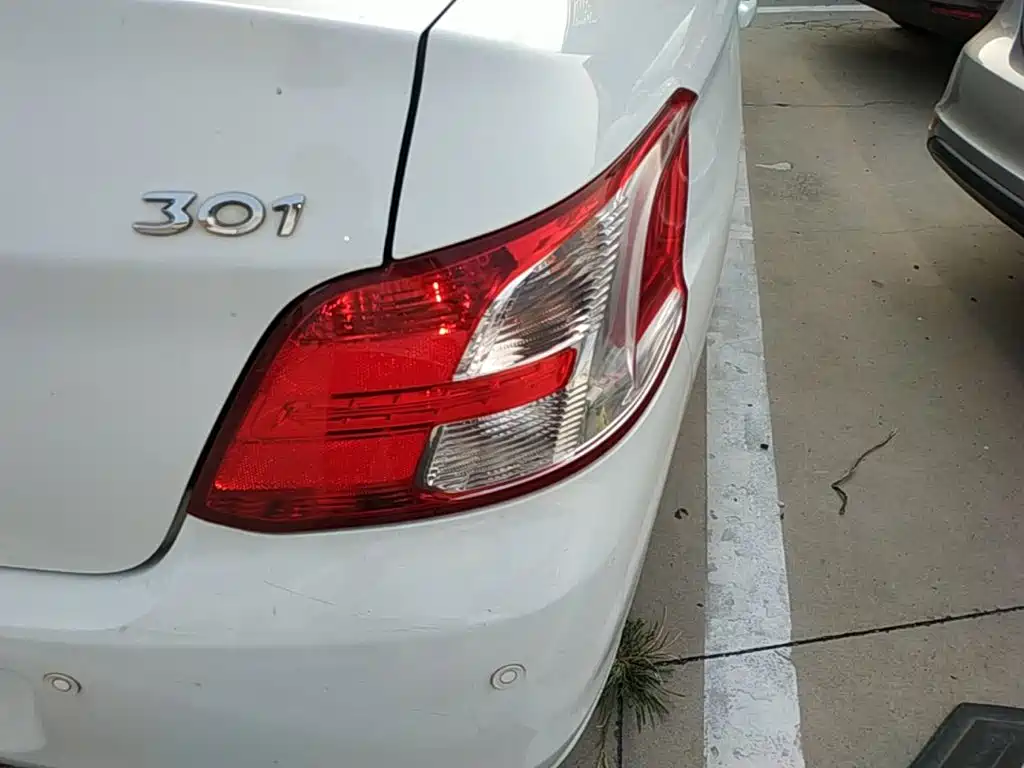 Peugeot 301 — миниатюра 8