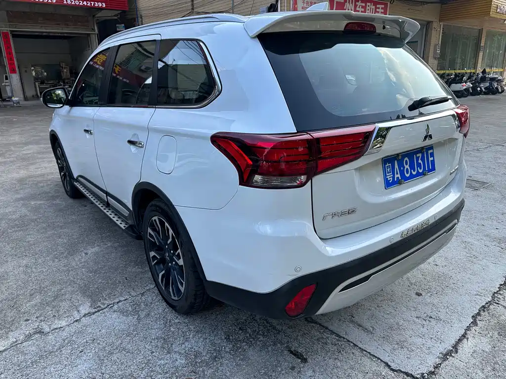 Mitsubishi Outlander — миниатюра 5
