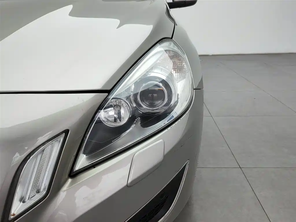 Volvo S60 (Import) — миниатюра 7