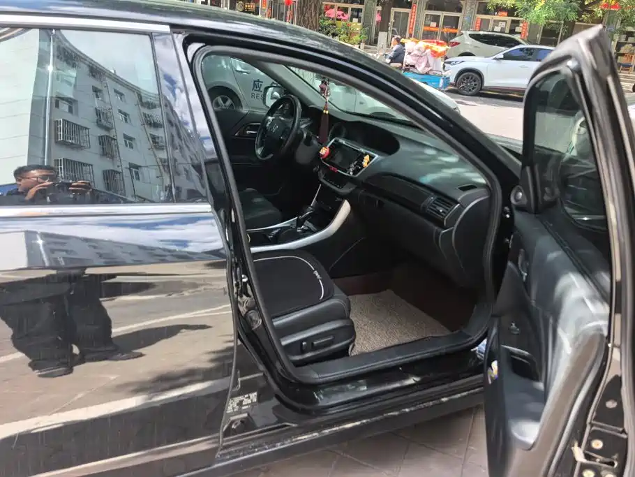 Honda Accord — миниатюра 7