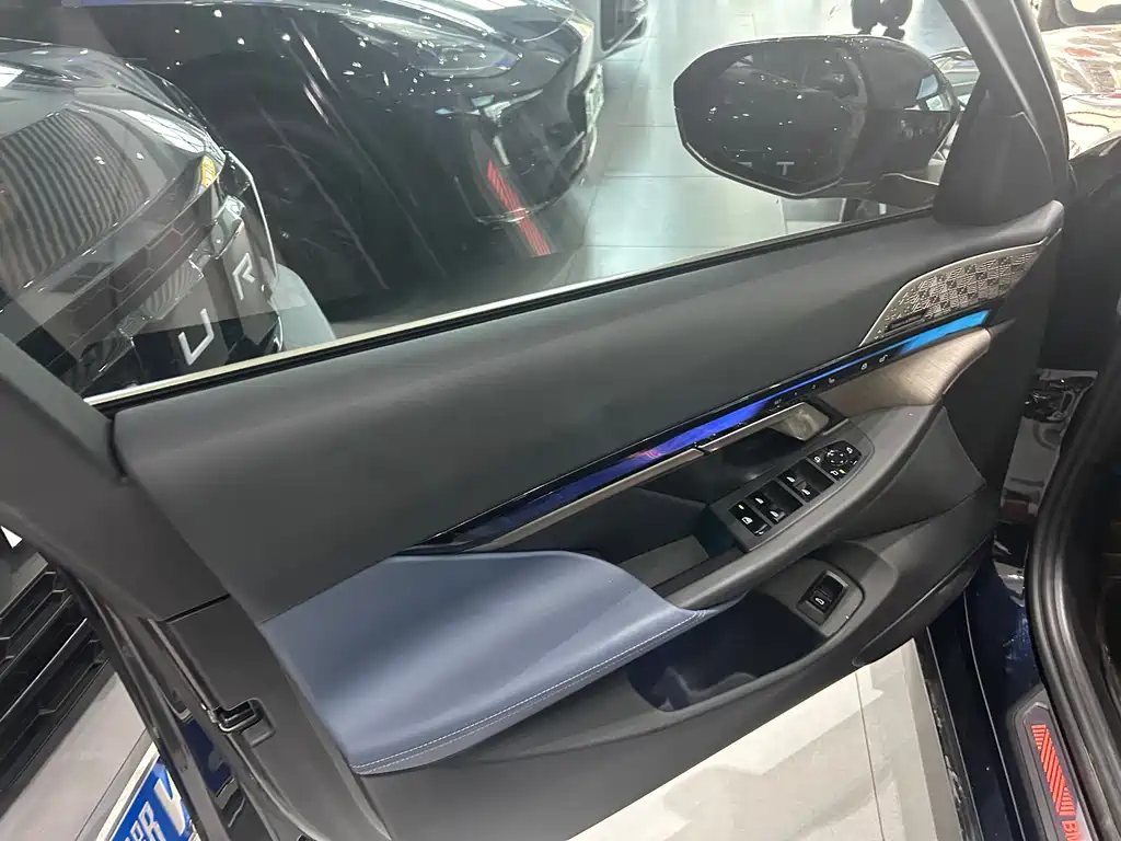 BMW 5 Series — миниатюра 5