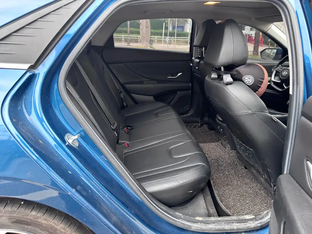 Hyundai Elantra — миниатюра 10