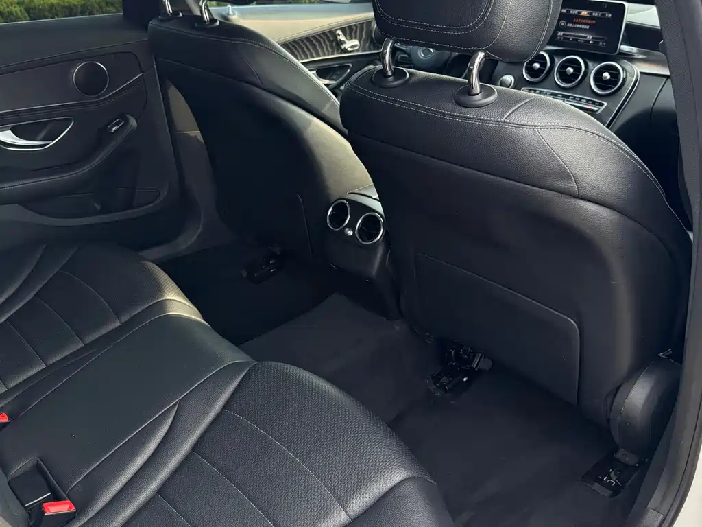 Mercedes-Benz C-Class — миниатюра 10
