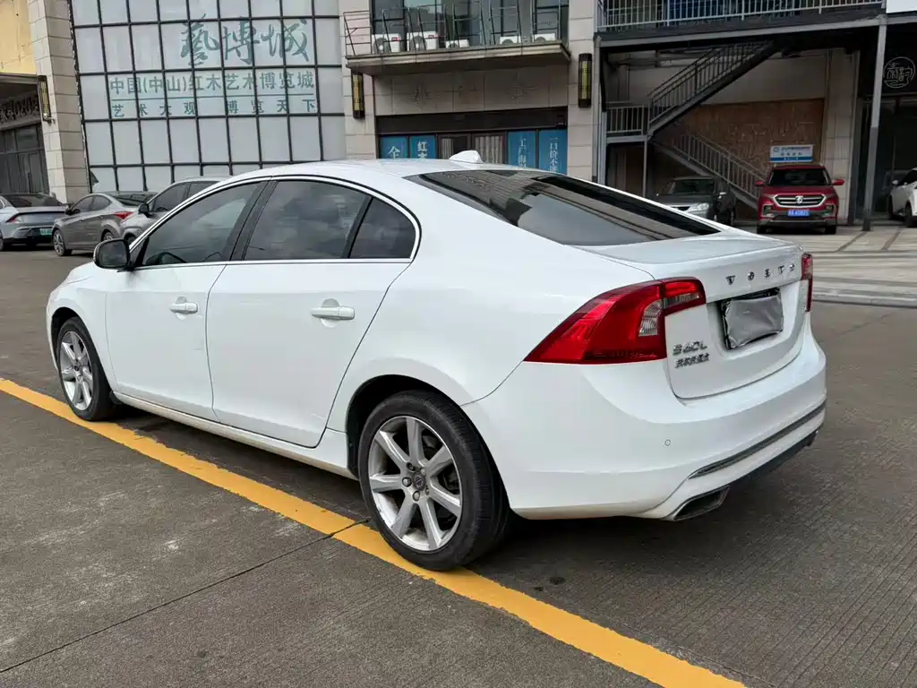 Volvo S60 — миниатюра 4