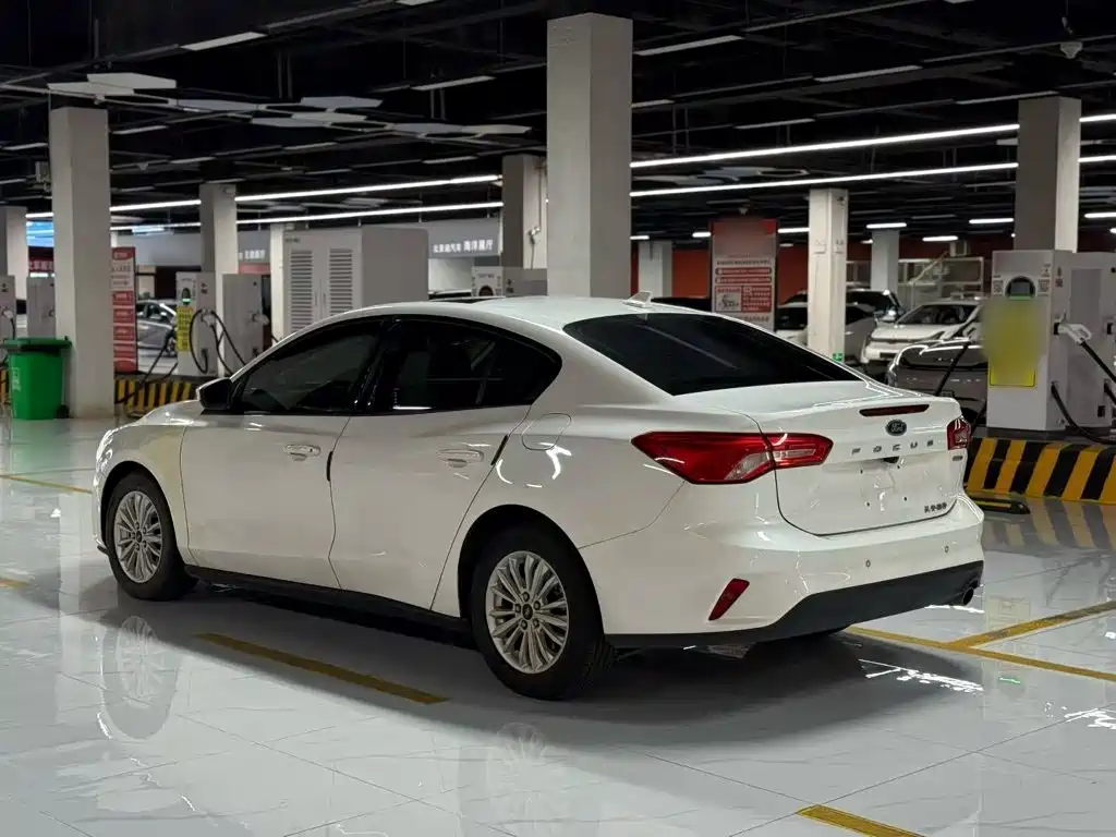 Ford Focus — миниатюра 5