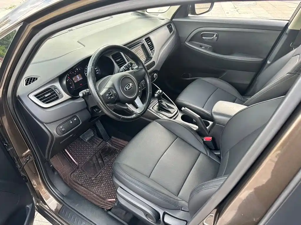 Kia Carens — миниатюра 6