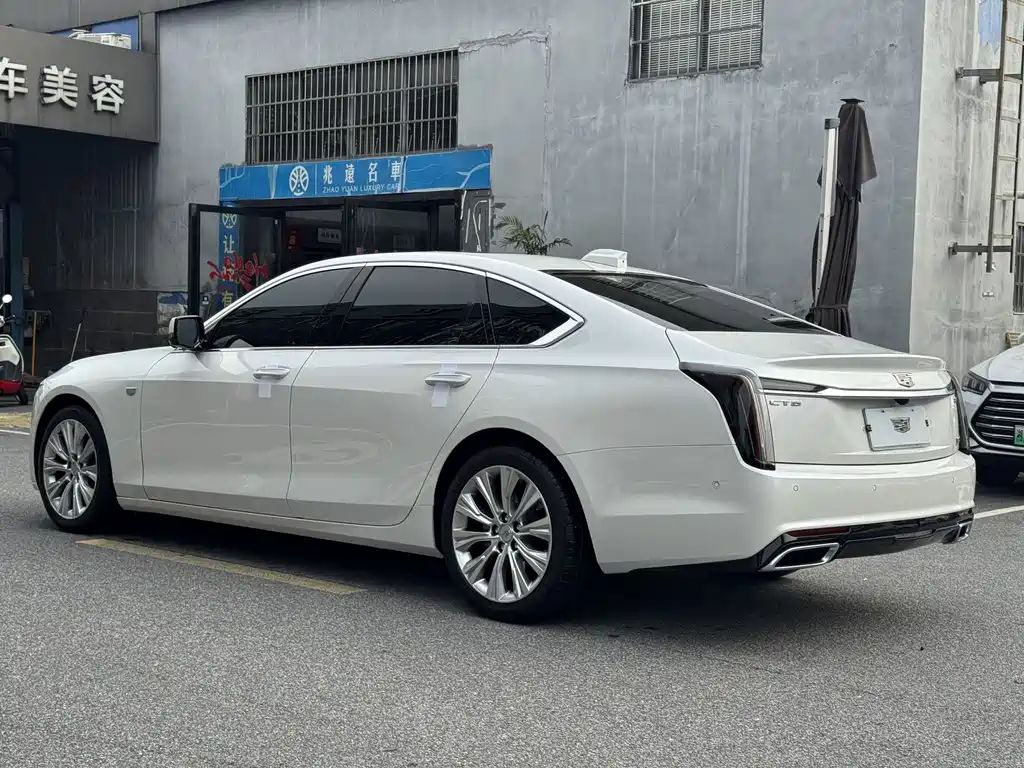 CADILLAC CT6