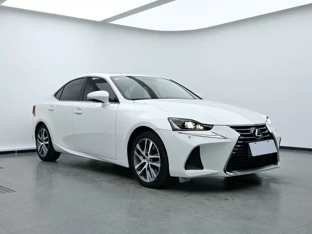 LEXUS IS