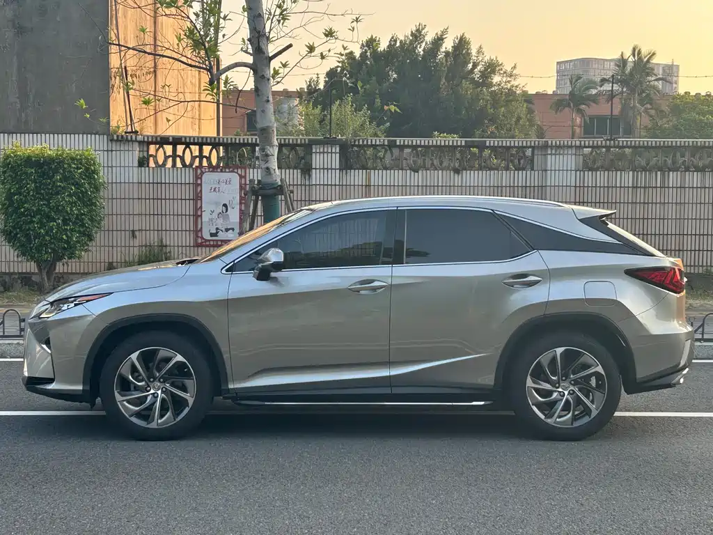 Lexus RX — миниатюра 8