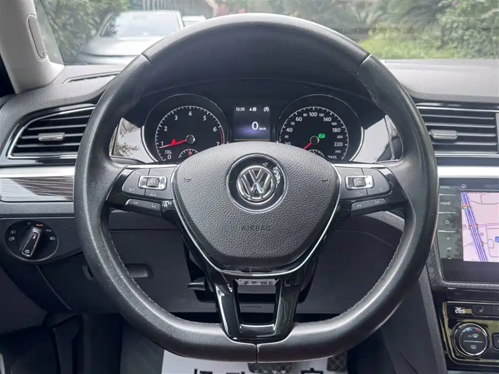 VOLKSWAGEN LINGDU