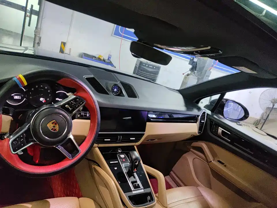 Porsche Cayenne — миниатюра 4