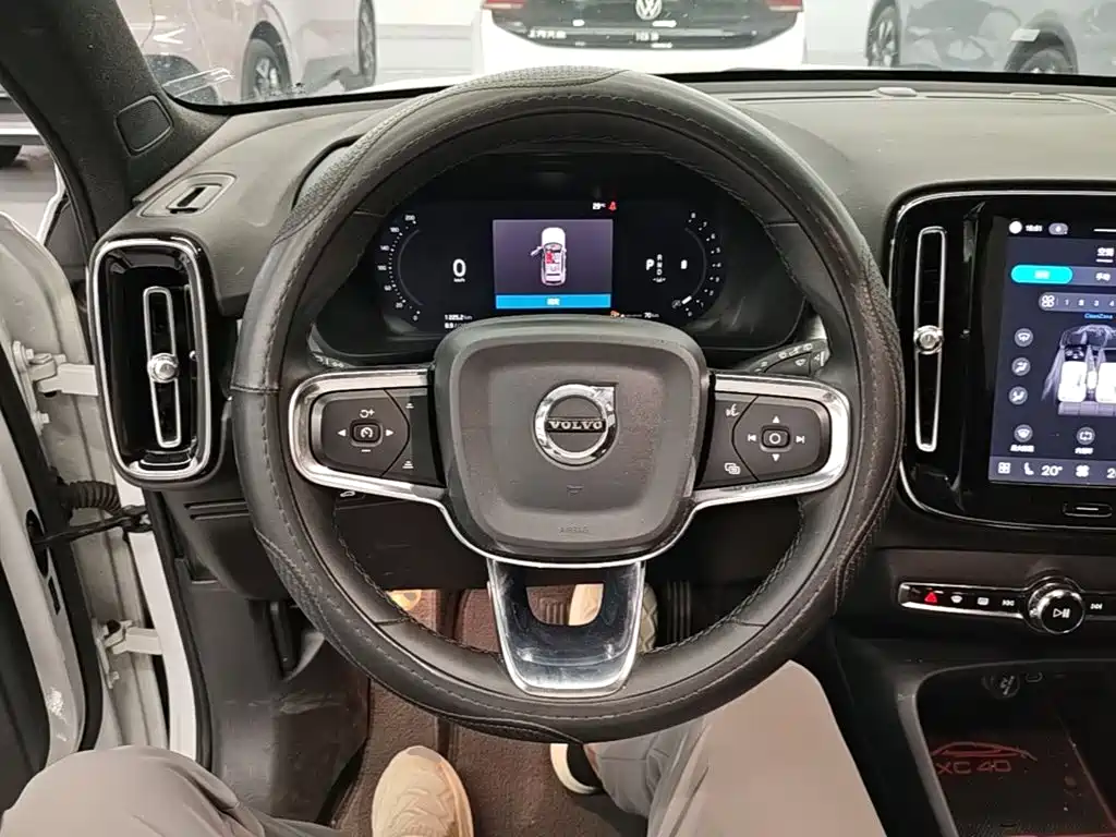 Volvo XC40 — миниатюра 11