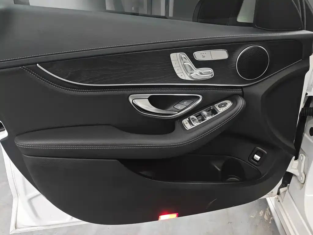 Mercedes-Benz C-Class — миниатюра 10
