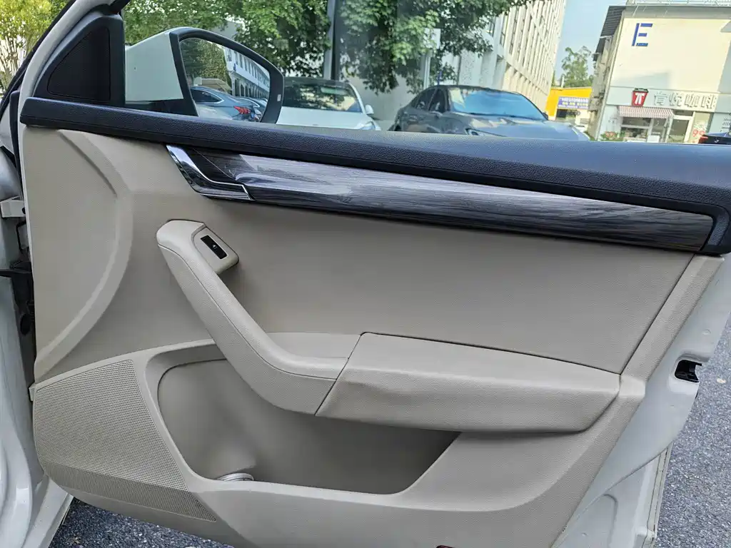 Skoda Octavia — миниатюра 18