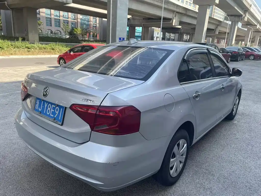 Volkswagen Jetta — миниатюра 5