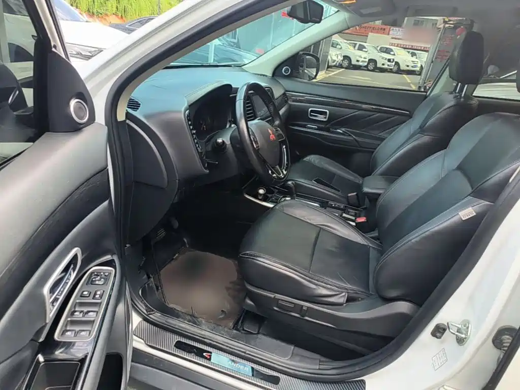 Mitsubishi Outlander — миниатюра 16