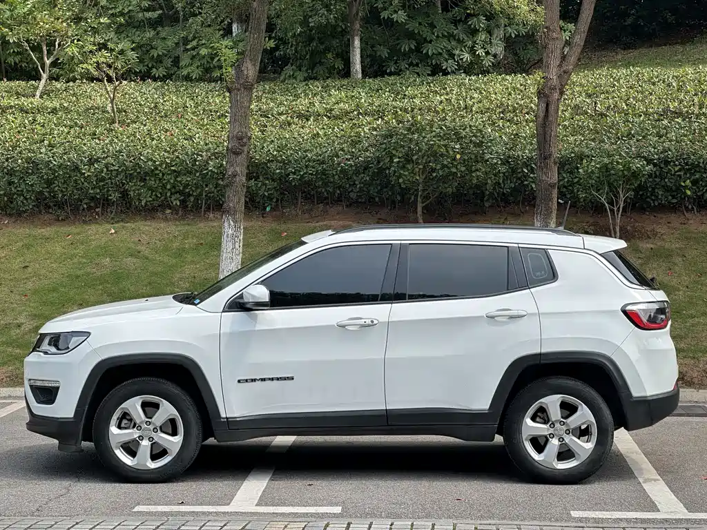 Jeep Compass — миниатюра 8
