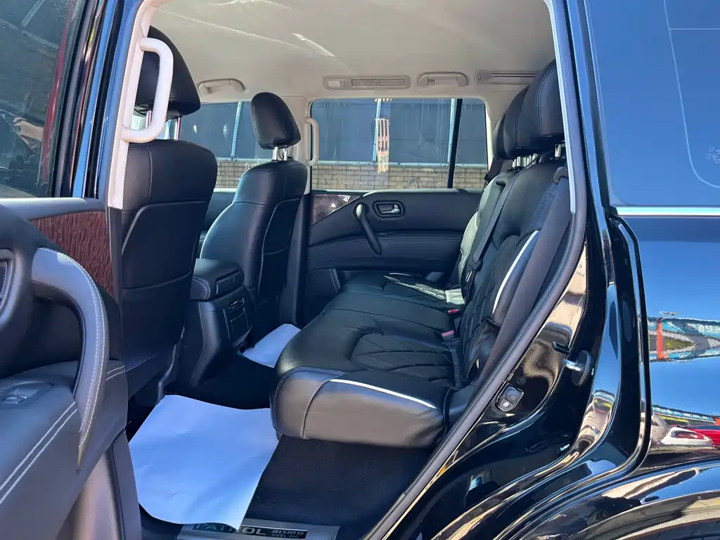 Nissan Patrol — миниатюра 14