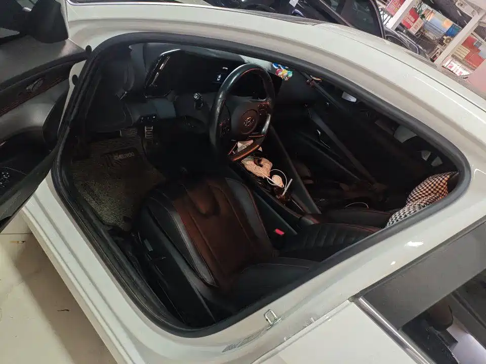 Hyundai Elantra — миниатюра 7