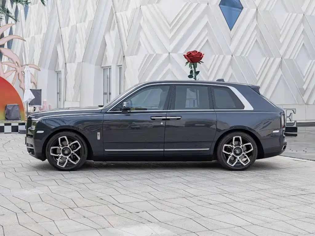 Rolls-Royce Cullinan — миниатюра 7