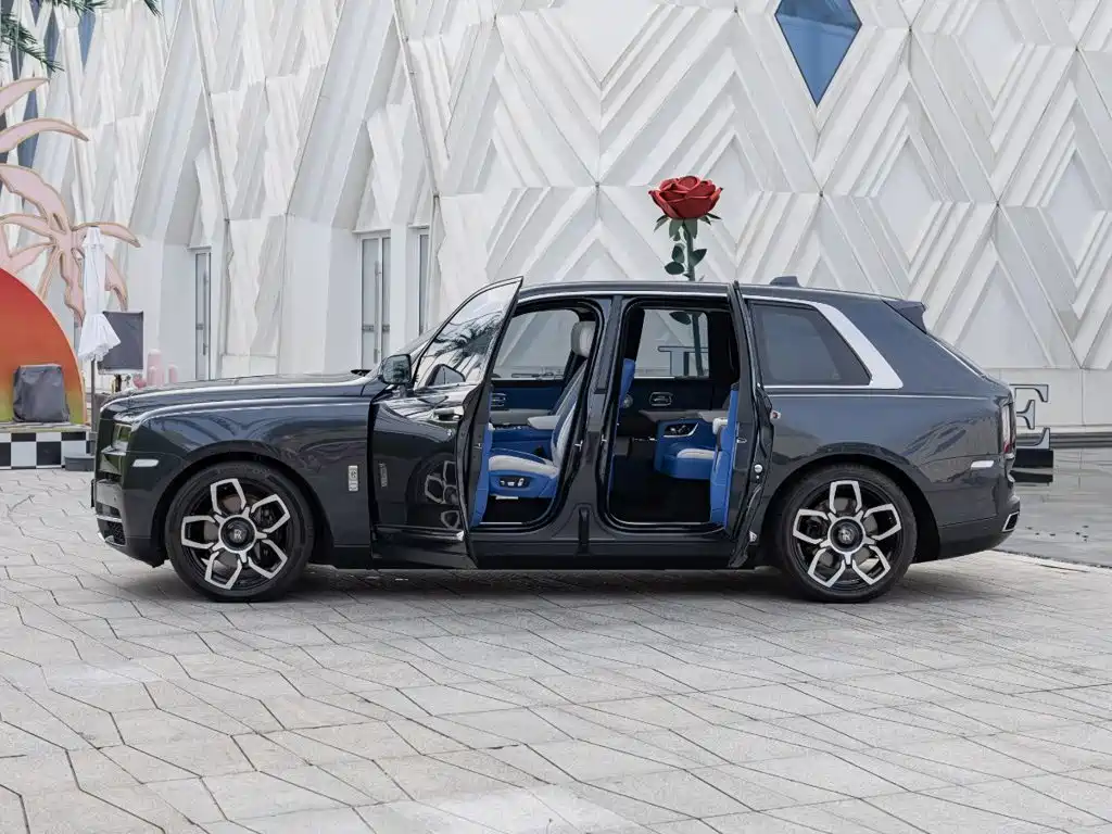 Rolls-Royce Cullinan — миниатюра 8