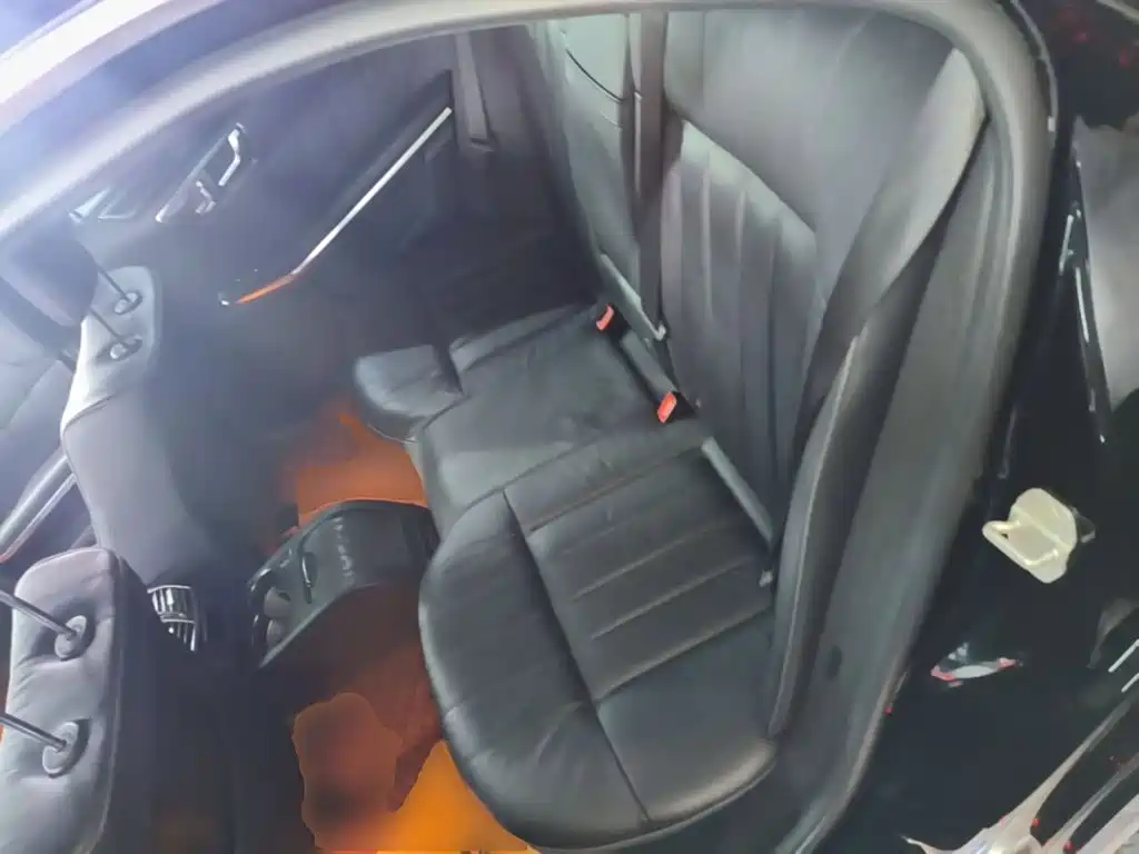 Mercedes-Benz E-Class — миниатюра 17