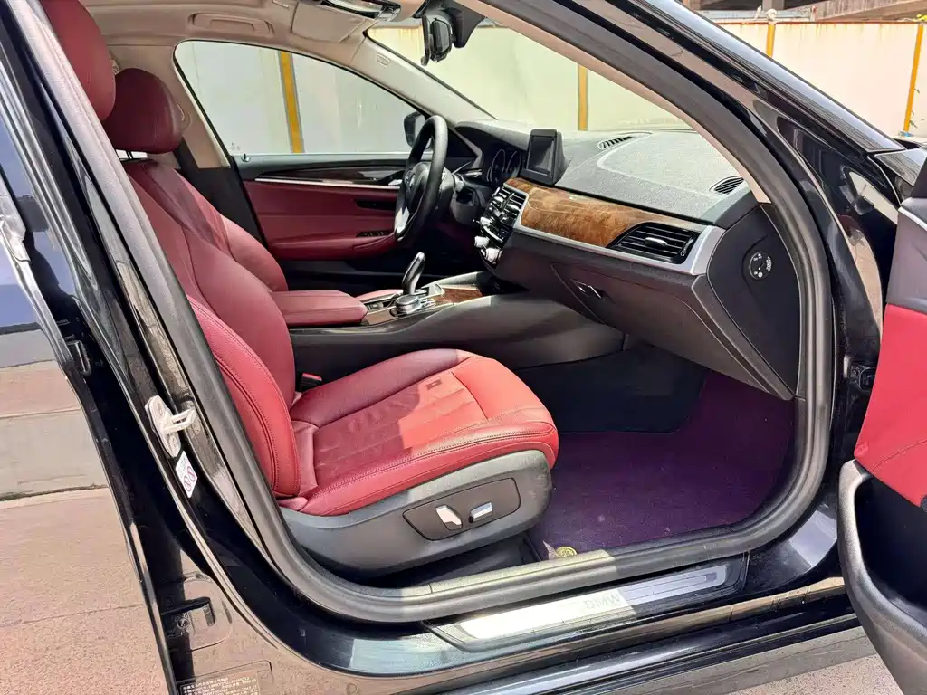 BMW 5 Series — миниатюра 7