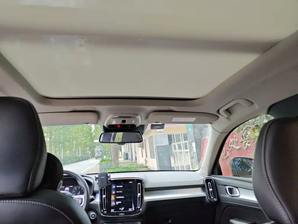 Volvo XC40 — миниатюра 9