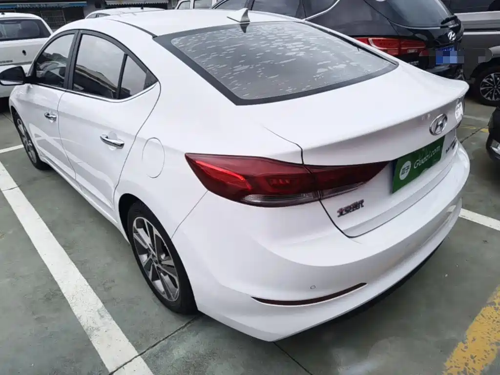 Hyundai Elantra — миниатюра 5