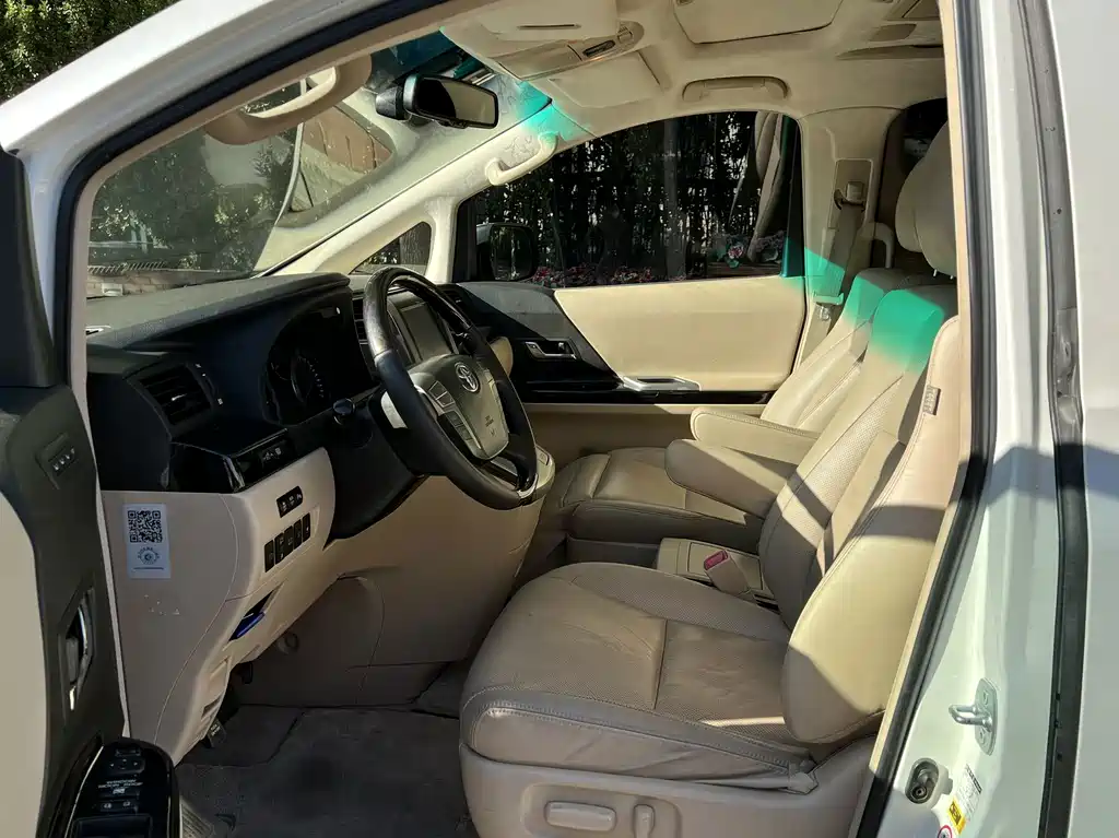 Toyota Alphard — миниатюра 4