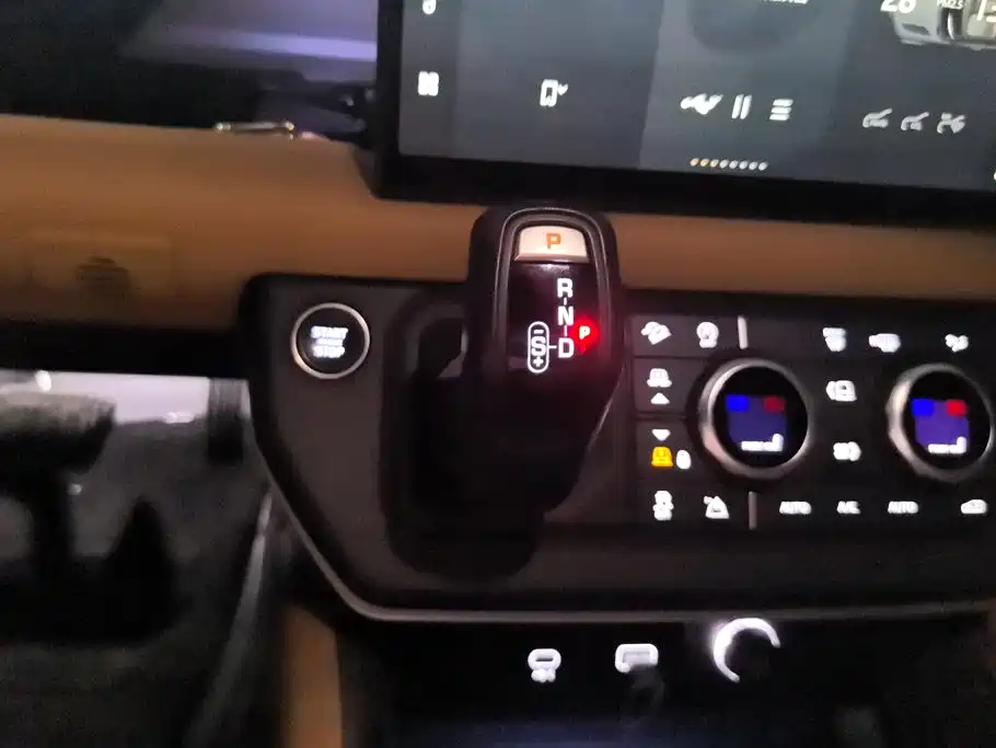 Land Rover Defender — миниатюра 16