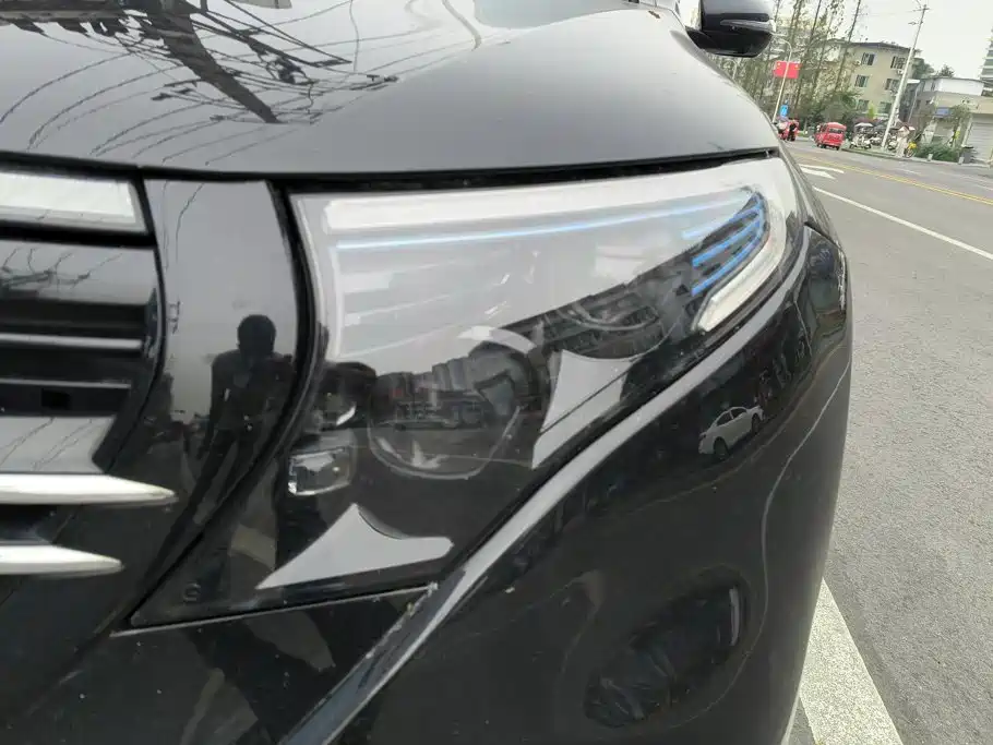 Mercedes-Benz EQC — миниатюра 5