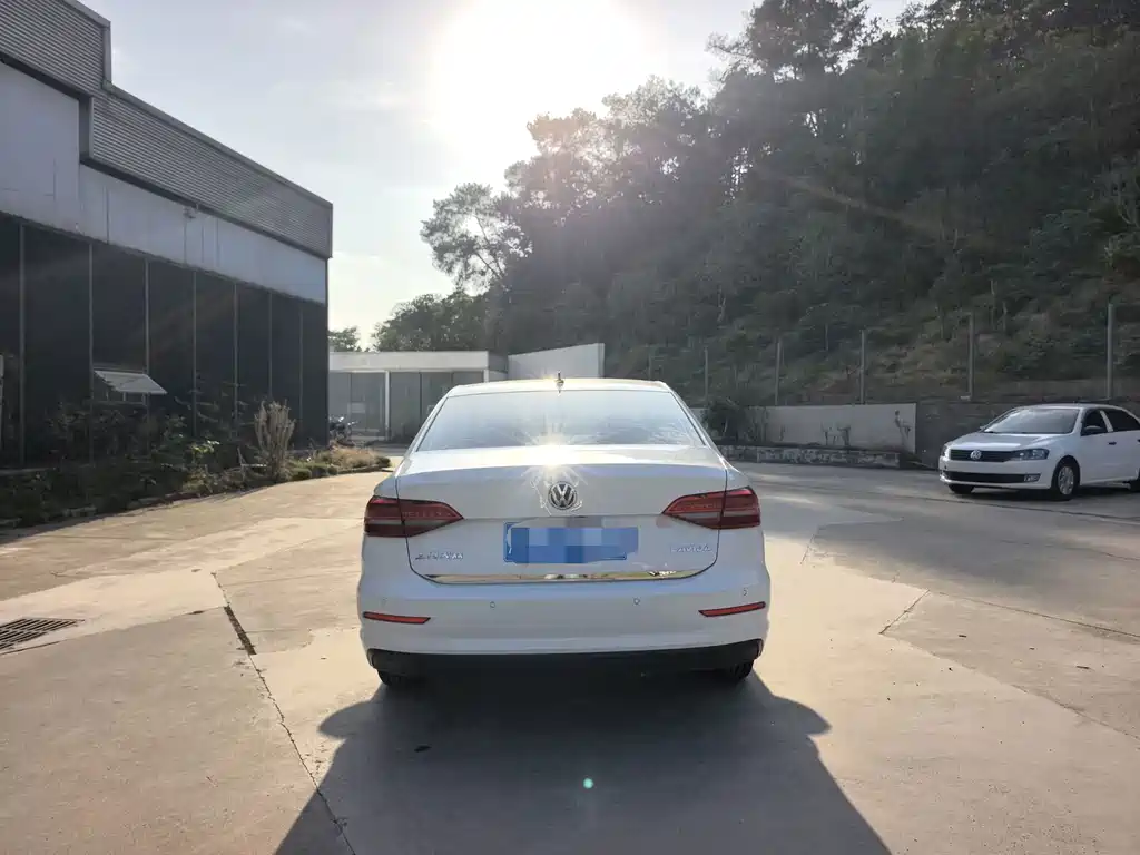 Volkswagen Lavida — миниатюра 5