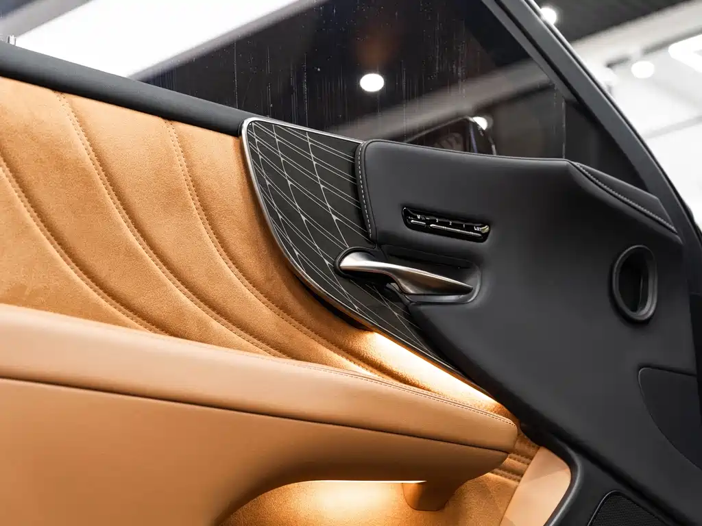 Lexus LS — миниатюра 17