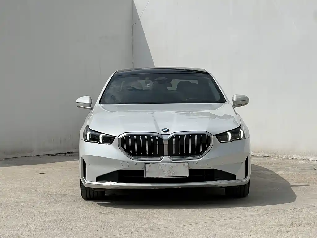 BMW 5 Series — миниатюра 2