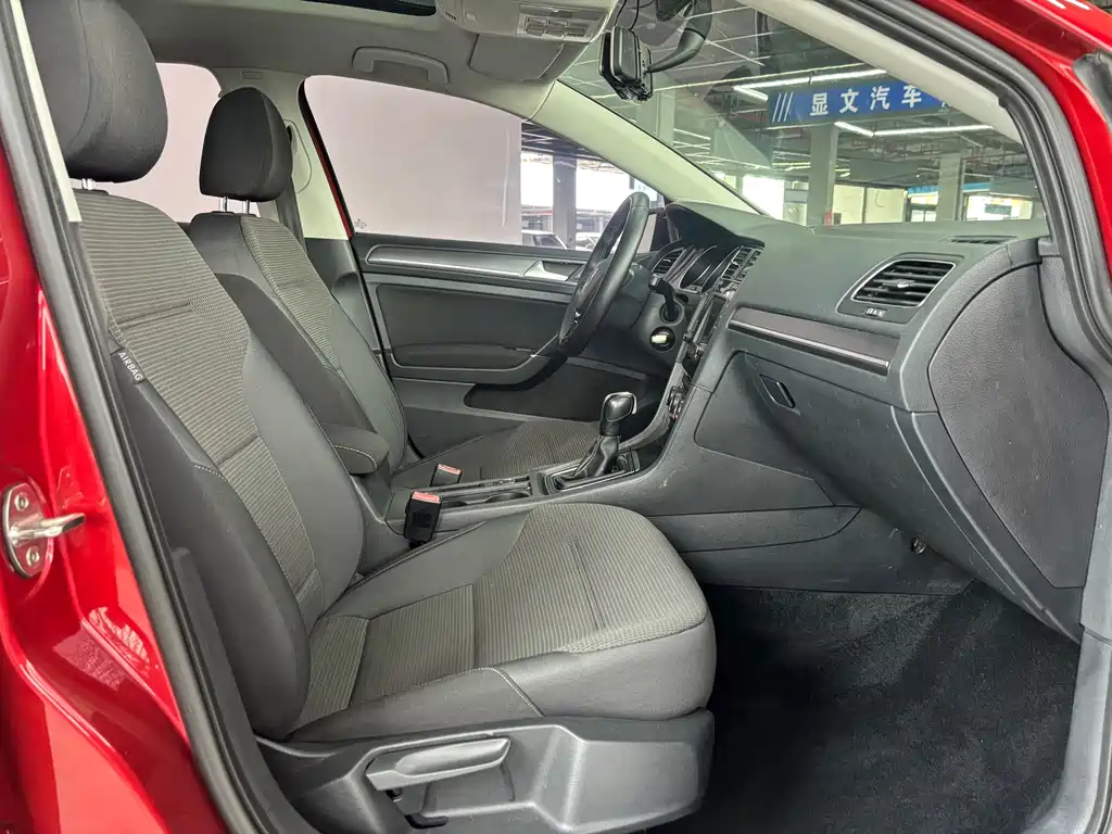 Volkswagen Golf 2017 230TSI AT Comfort