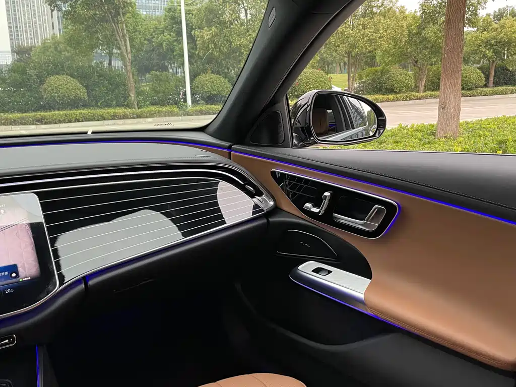 Mercedes-Benz E-Class — миниатюра 12