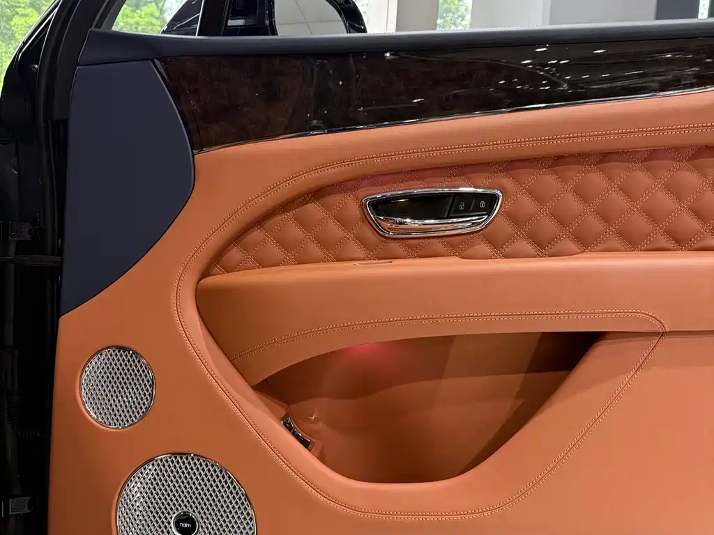 Bentley Bentayga — миниатюра 13