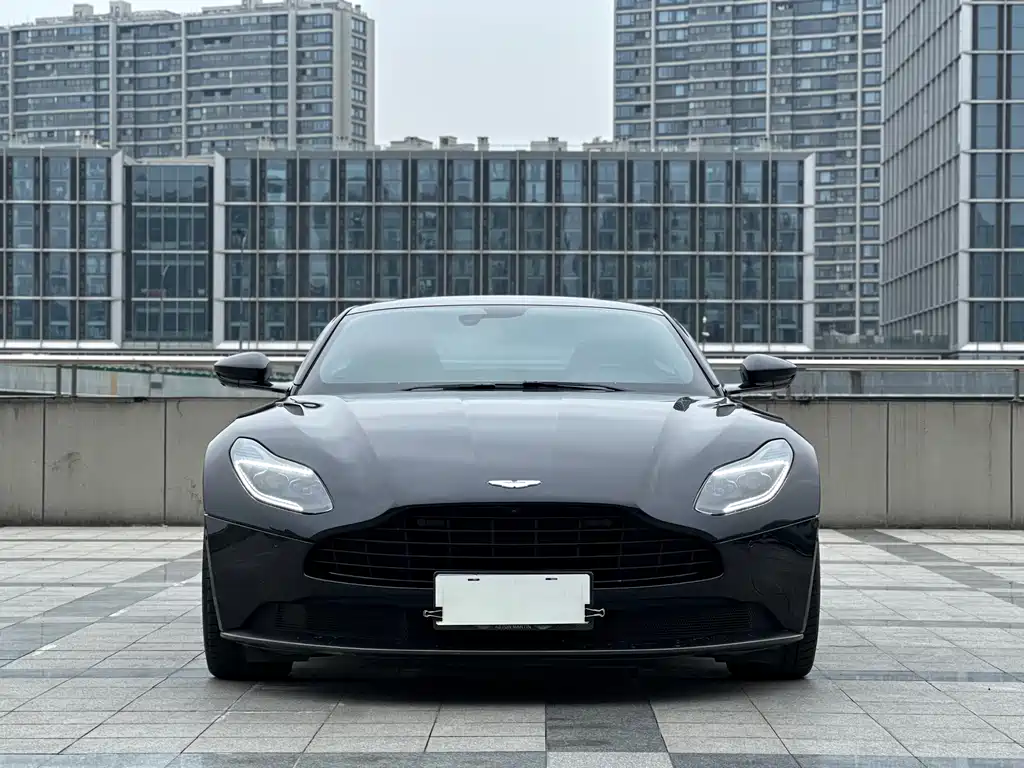 ASTON MARTIN DB11