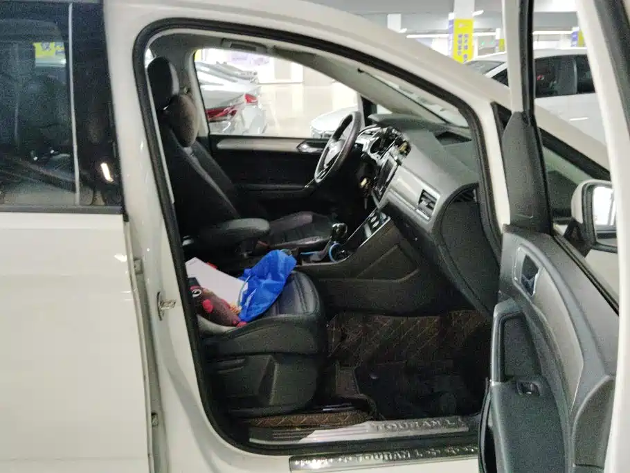 Volkswagen Touran — миниатюра 8